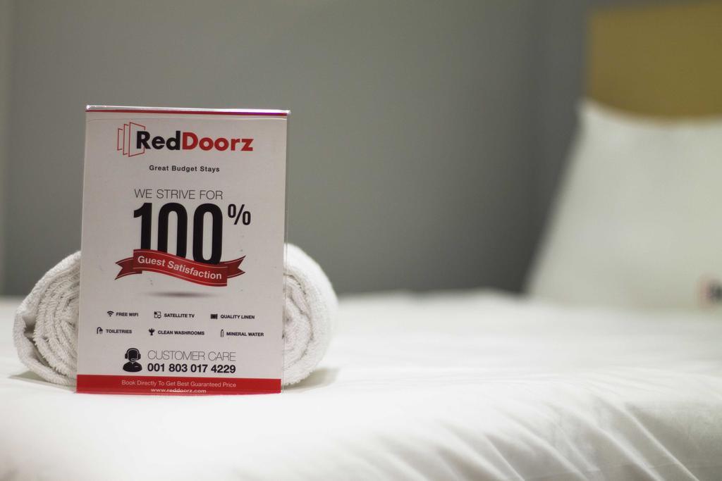 ג'קרטה Reddoorz Apartment @ Pegangsaan Kelapa Gading מראה חיצוני תמונה