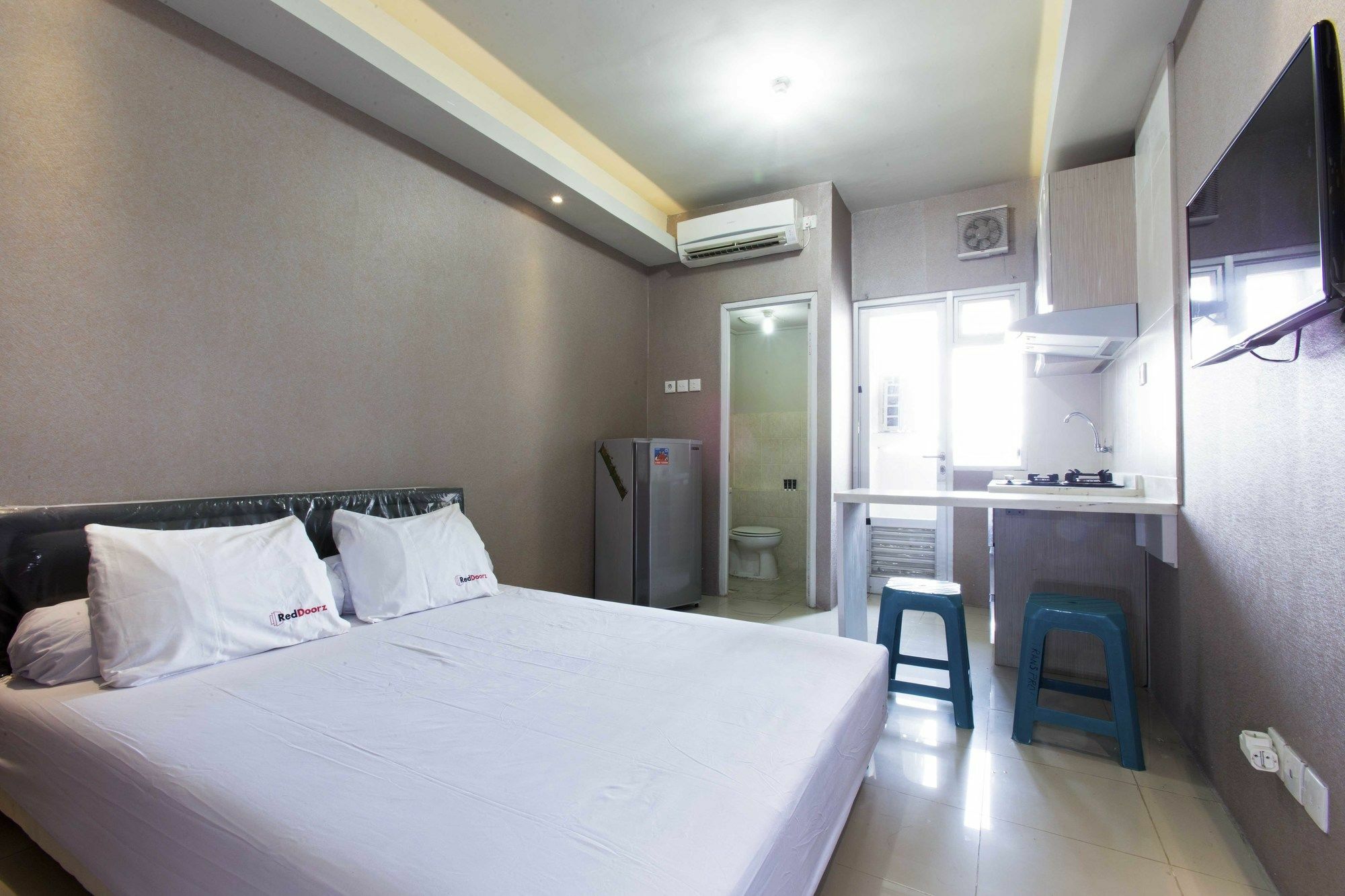 ג'קרטה Reddoorz Apartment @ Pegangsaan Kelapa Gading מראה חיצוני תמונה