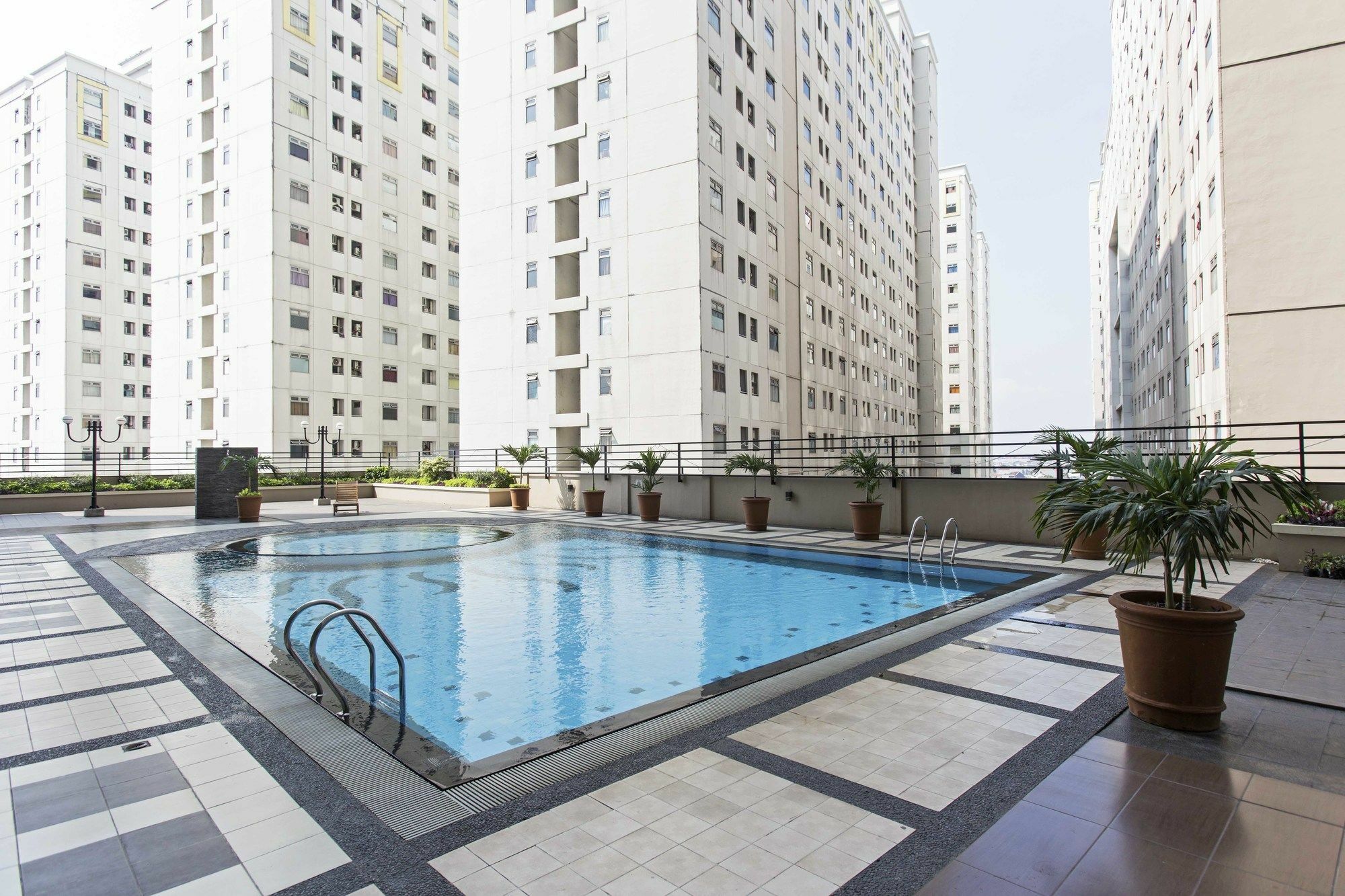 ג'קרטה Reddoorz Apartment @ Pegangsaan Kelapa Gading מראה חיצוני תמונה