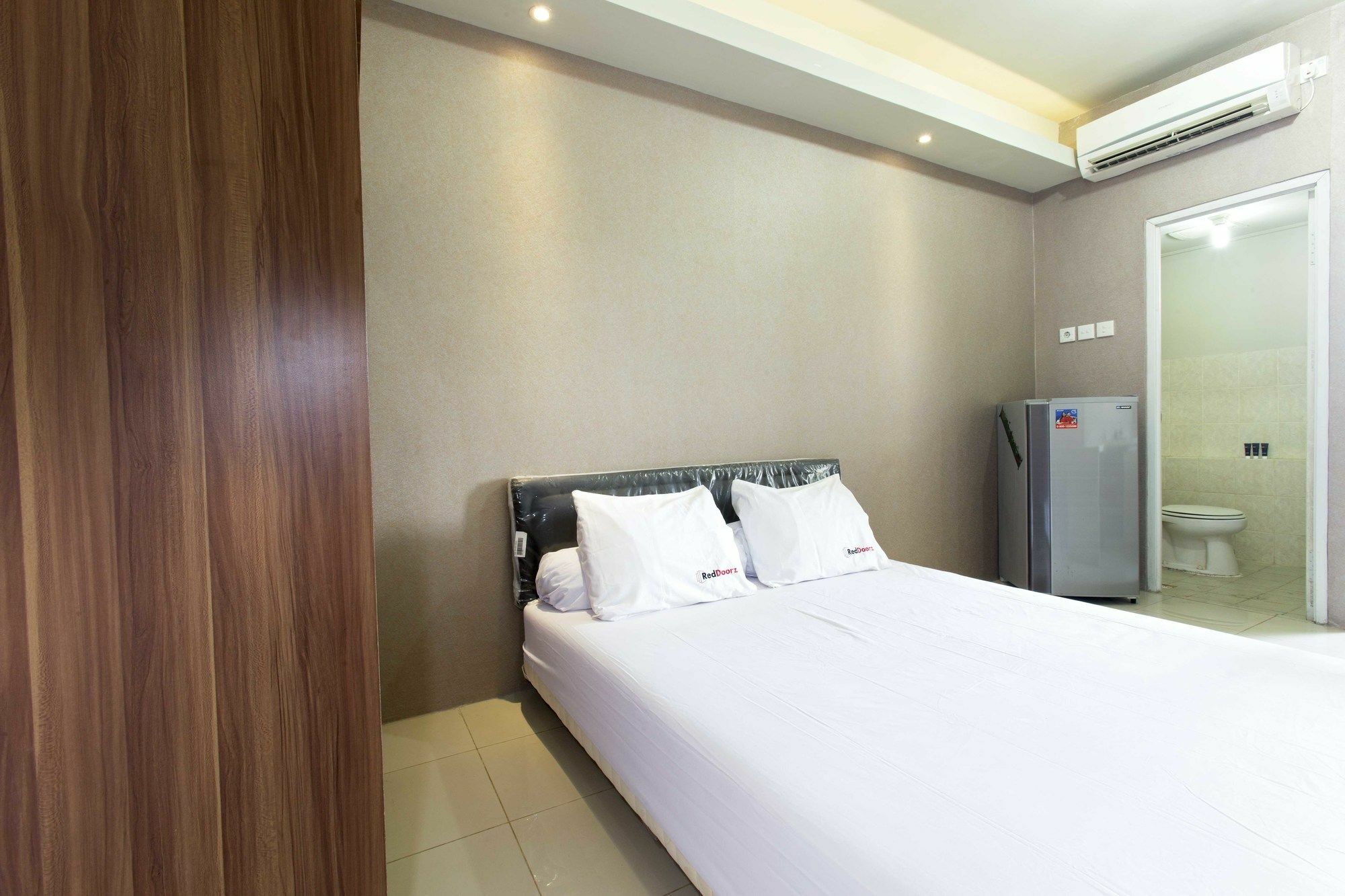 ג'קרטה Reddoorz Apartment @ Pegangsaan Kelapa Gading מראה חיצוני תמונה